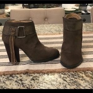 Sued booties with tassels